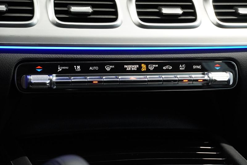 Mercedes-Benz GLE 300d,4matic,AMG,ČR,Tažné,360 - fotka 24 z 36