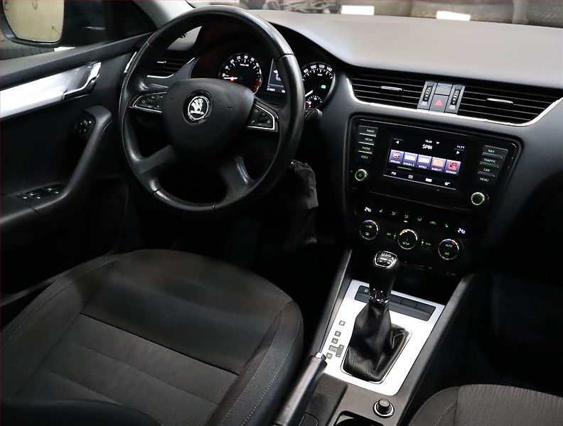 Škoda Octavia (2014) Style 2.0 TDI, Automat, Navi - fotka 7 z 19