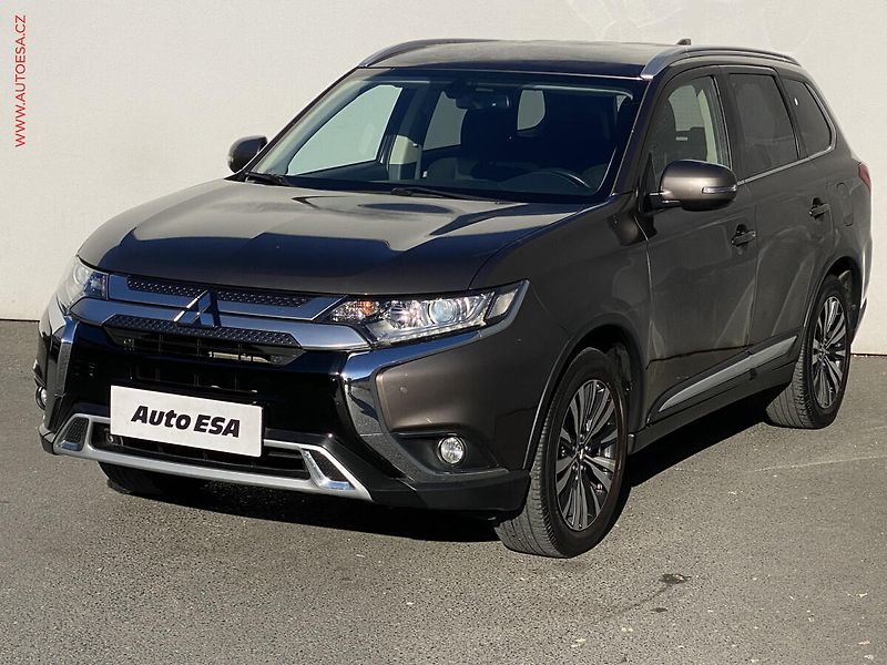 Mitsubishi Outlander (2019) 2.0MiVEC, AT, +ALU, navi, TZ - fotka 3 z 17