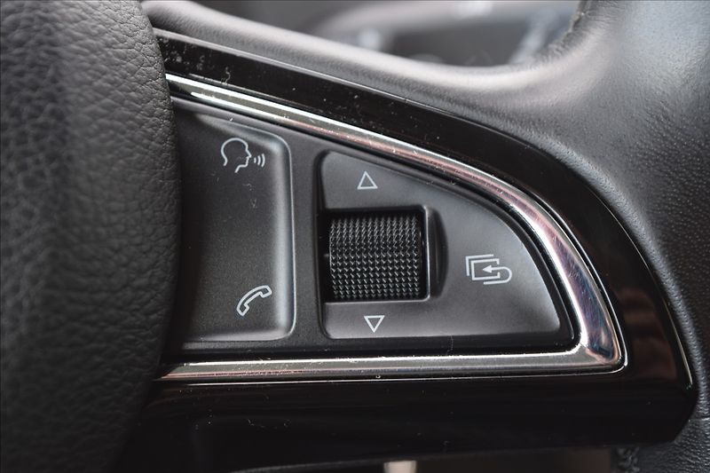 Škoda Yeti 2,0 TDI 110KW 4x4 TAŽNÉ XENONY - fotka 32 z 50