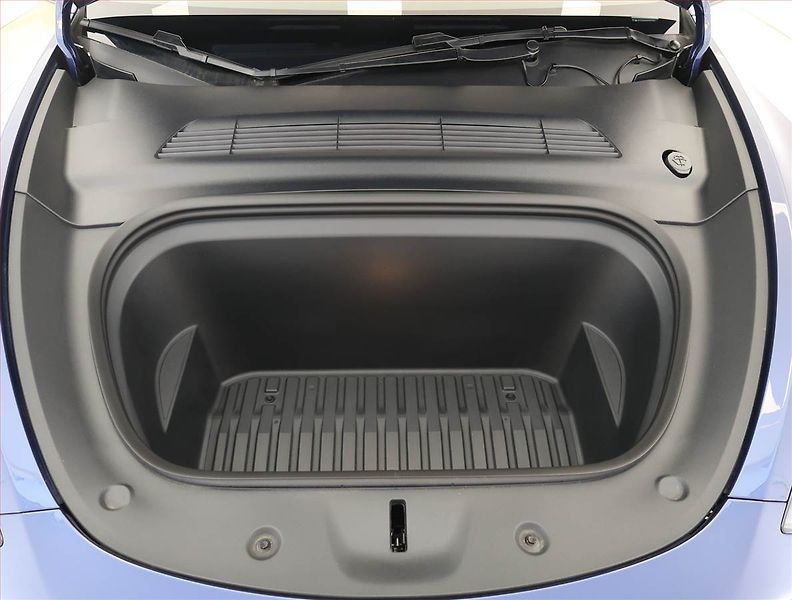 Tesla Model Y (2024) Standard LFP 64kWh, digi klima - fotka 19 z 33