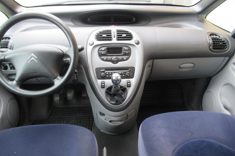 Citroën Xsara Picasso 1.6i 16V AUT.KLIMA TAŽNÉ - fotka 9 z 17