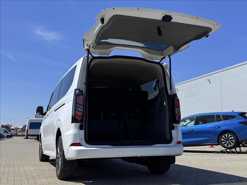 Ford Tourneo Custom 2,5 PHEV 171 kW Titanium L2 - fotka 11 z 26