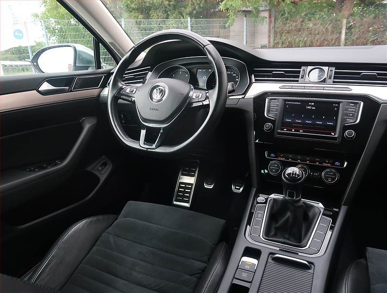 Volkswagen Passat (2015) Highline 2.0 TDI, Serv.kniha - fotka 7 z 19
