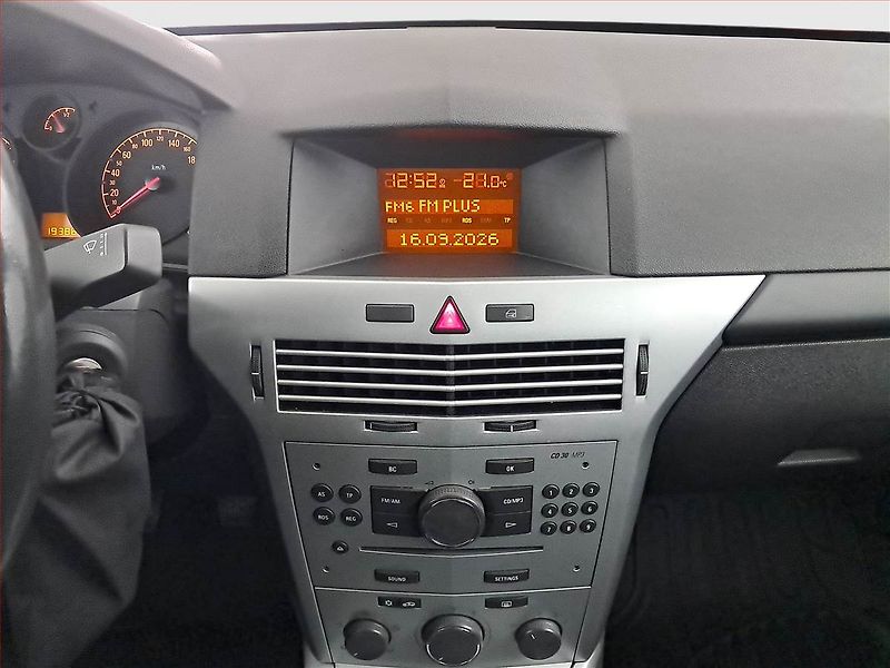 Opel Astra (2009) 1.6 16V, po STK, jezdí výborně - fotka 12 z 16