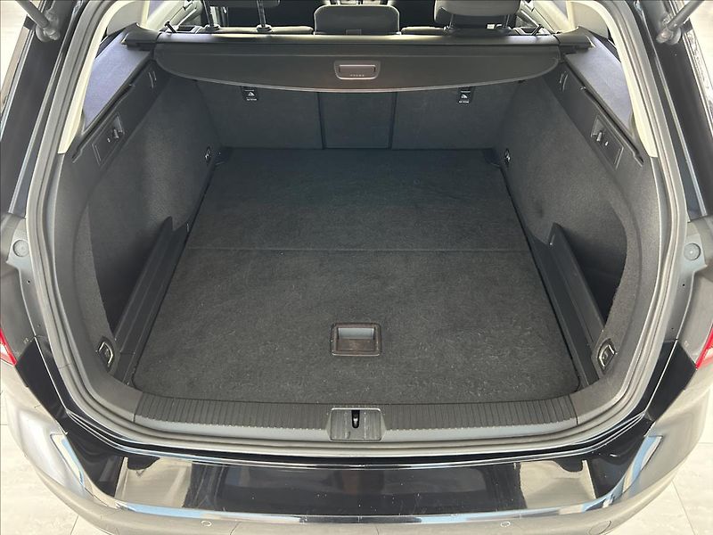 Volkswagen Passat 2,0   TDI 110kW,1.MAJ,SERVISKA - fotka 23 z 24