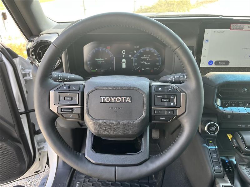 Toyota Land Cruiser 2,4 i-FORCE MAX HEV - fotka 26 z 48