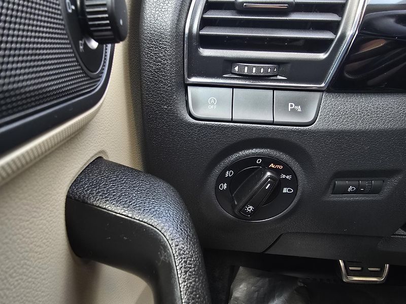 Škoda Fabia DSG 1.2TSI 81KW XENON PANORAMA - fotka 11 z 27