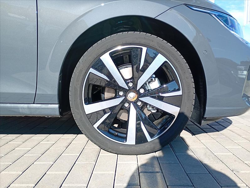 Volkswagen Golf Variant (2026) 1,5 eTSI 7DSG mHEV  People - fotka 5 z 17