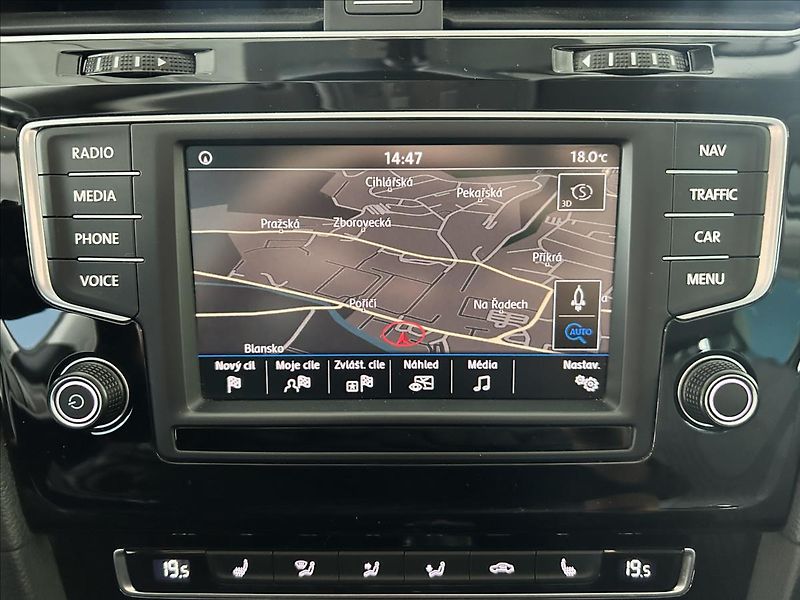 Volkswagen Golf 1,4   TSI 92kW,ALLSTAR,SERVISK - fotka 16 z 27