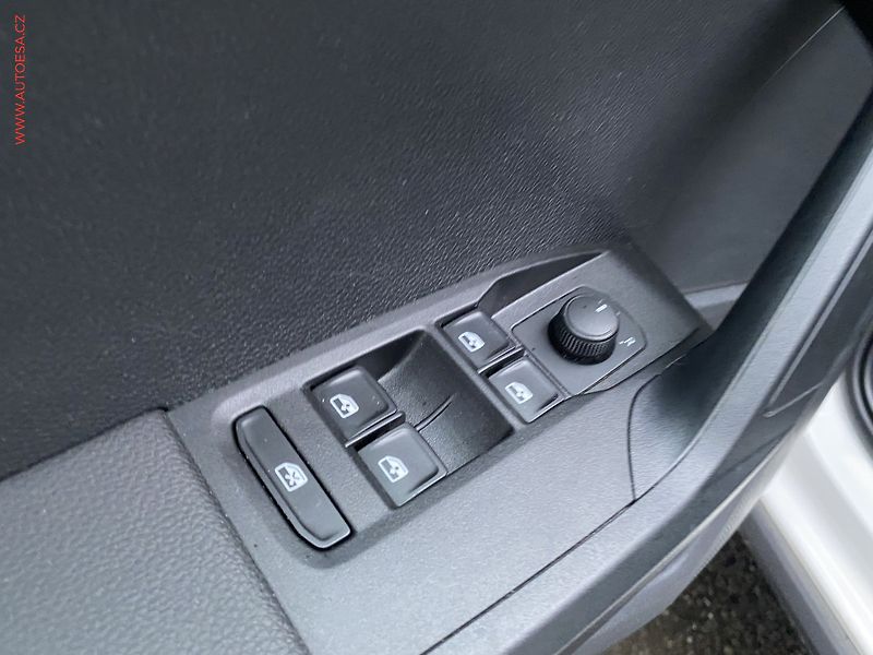 Seat Arona (2018) 1.0 TSi, Reference, +ALU - fotka 13 z 16