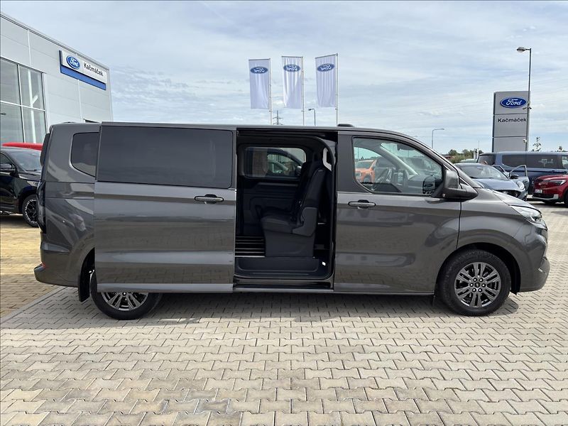 Ford Tourneo Custom 2,0 EcoBlue 125kW L2 Titanium - fotka 14 z 44