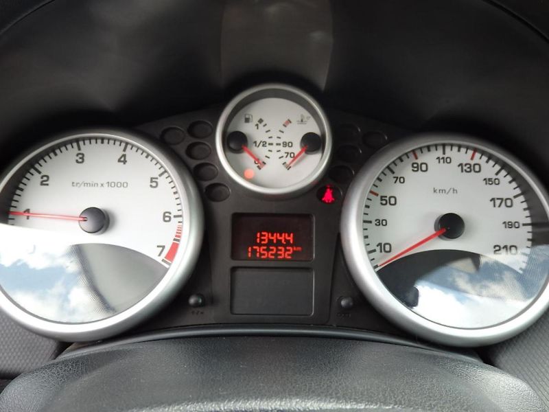 Peugeot 207 1,4 - fotka 11 z 15