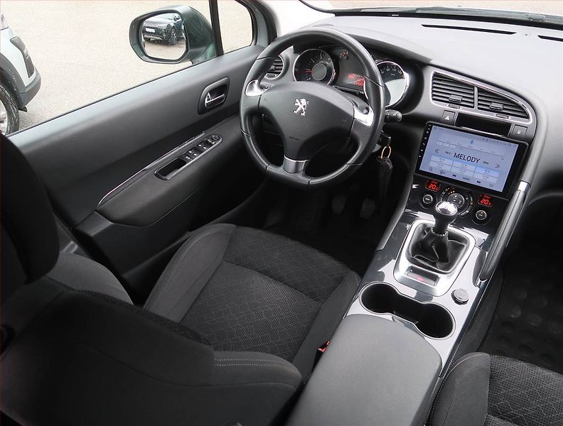 Peugeot 3008 (2015) Allure 1.6 VTi, Serv.kniha - fotka 7 z 19