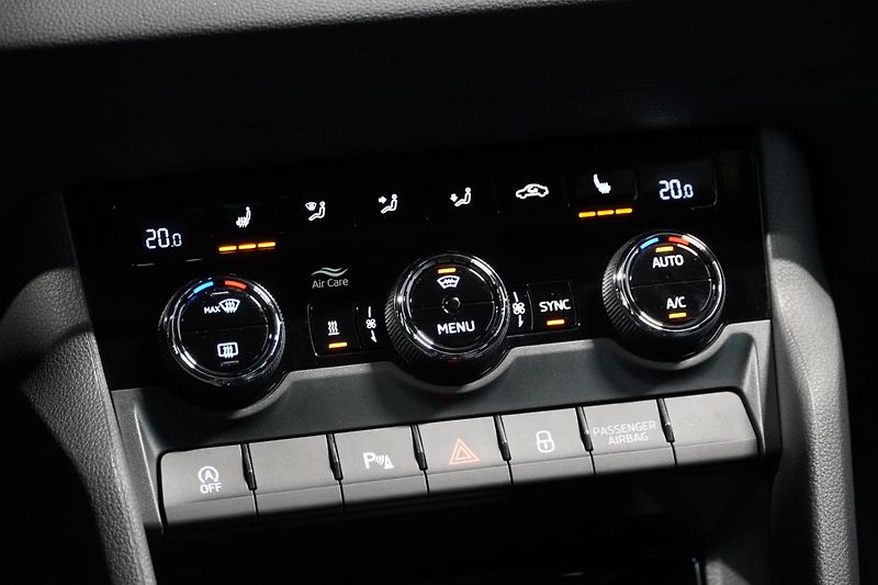 Škoda Karoq 2.0TSI,DSG,4x4,Sportl.NzTopení - fotka 26 z 39