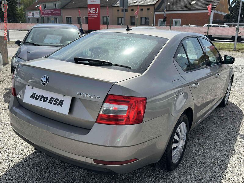 Škoda Octavia (2018) 1.5 TSi, 2.maj,ČR, Ambition - fotka 4 z 18
