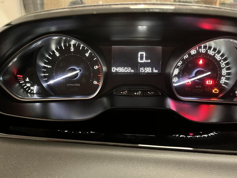 Peugeot 208 (2019) Active 1.5 Bluehdi 1 MAJ ČR - fotka 19 z 25