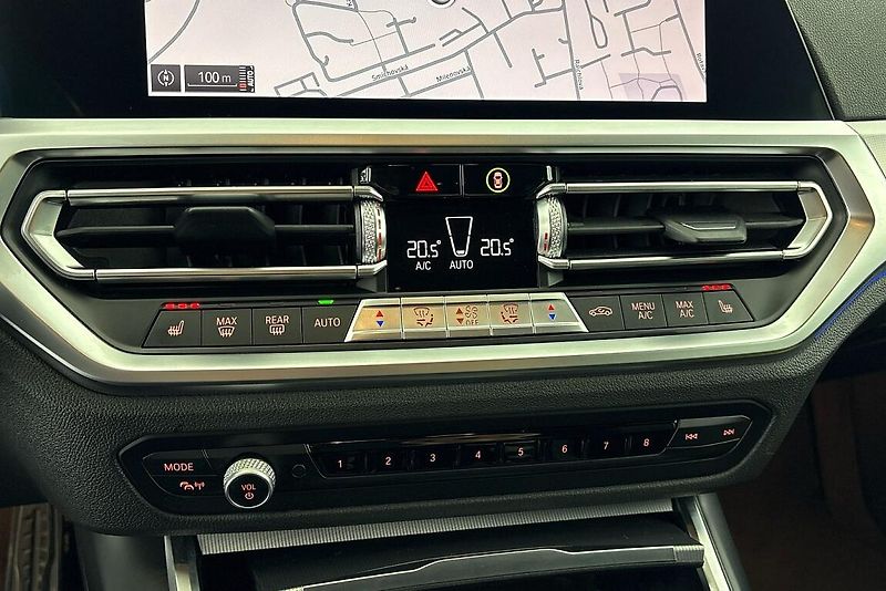 BMW Řada 3 320d xDrive - fotka 19 z 24