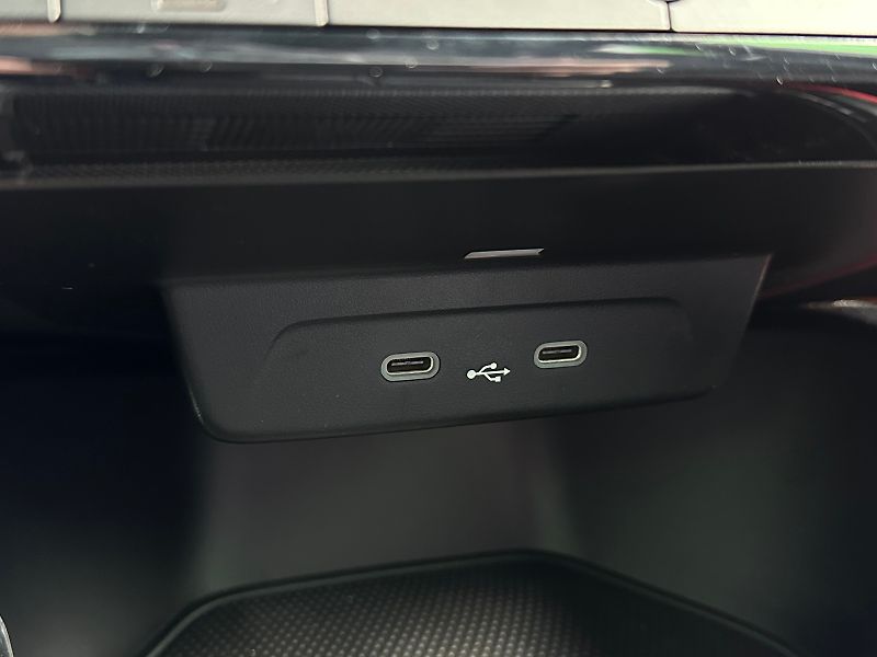 Škoda Fabia 1.0TSi DSG Monte Carlo 116PS B - fotka 36 z 43