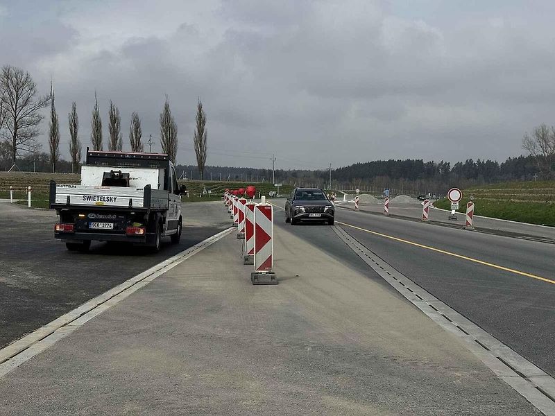 Práce na posledních kilometrech jihočeské části dálnice D3 postupují rychle.