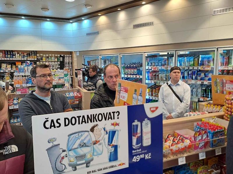 Čerpací stanice MOL napříč republikou zavedly speciální bezpečnostní opatření proti lupičům.