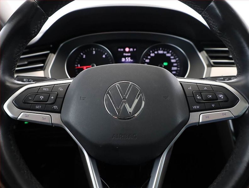 Volkswagen Passat (2021) R-Line 2.0 TDI, 4X4, Automat - fotka 8 z 21