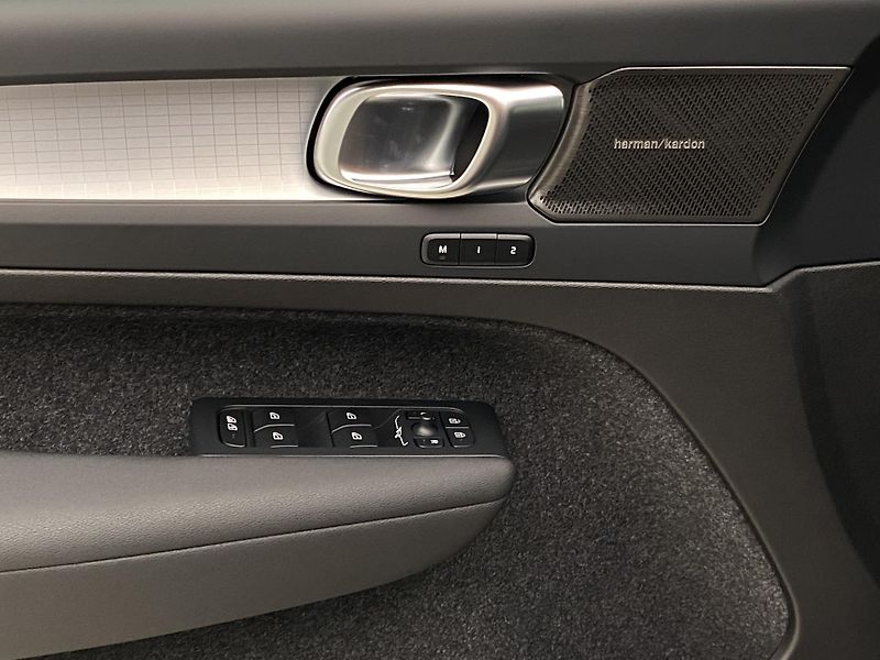 Volvo XC40 (2026) B3 AUT DARK ULTRA  - fotka 27 z 63