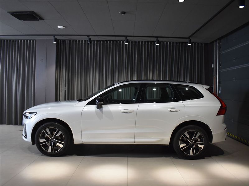 Volvo XC60 2,0 B5 AWD PLUS Bezklíč,BLIS - fotka 2 z 23