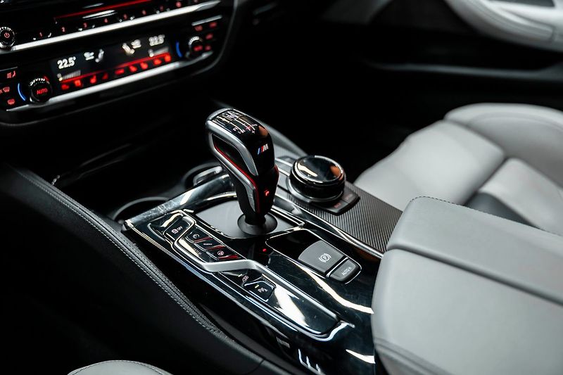 BMW M5 - fotka 14 z 27