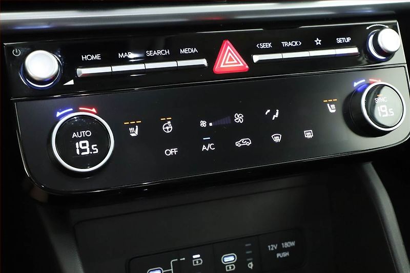 Hyundai Tucson (2024) 1.6 T-GDI - fotka 18 z 21
