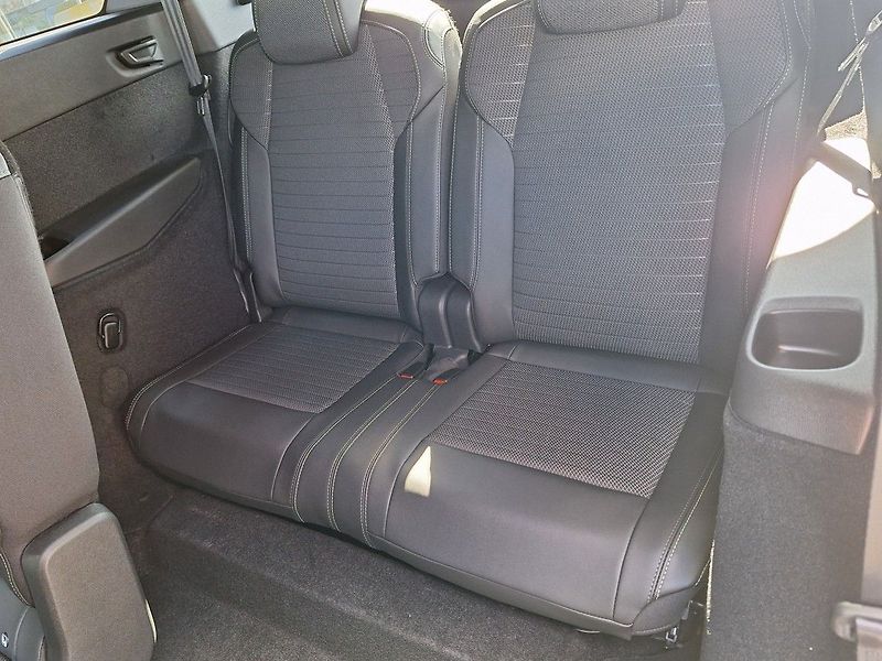 Peugeot 5008 (2026) GT Hybrid 145 e-DCS6 - fotka 13 z 20