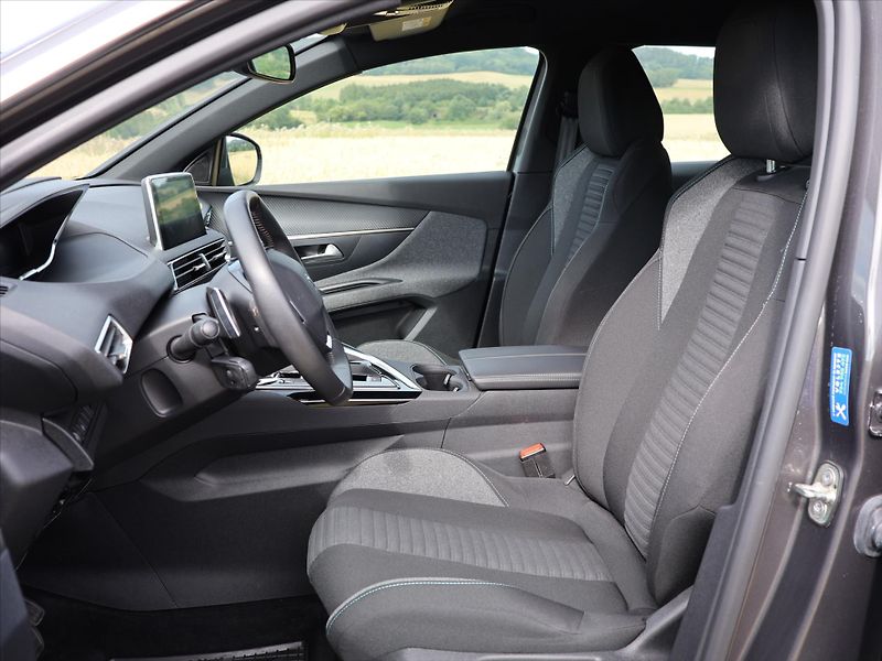 Peugeot 3008 1,2 96kW Active Pack DPH CZ - fotka 10 z 30