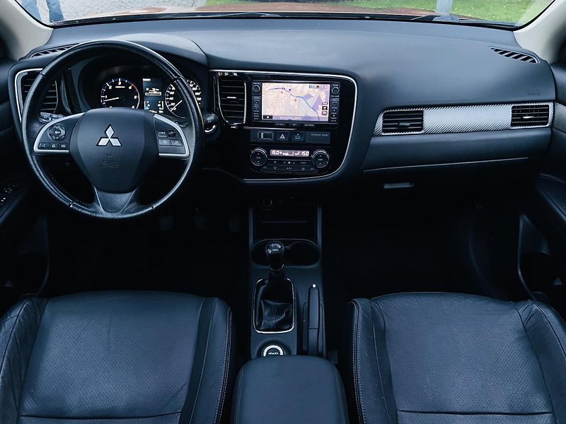 Mitsubishi Outlander 2.2D 4x4 7MÍST KAMERA SERVISKA - fotka 24 z 47