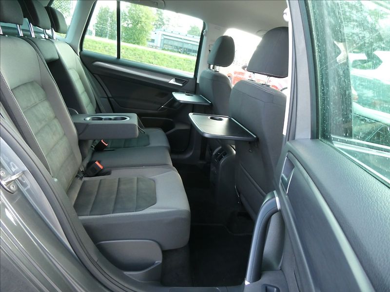 Volkswagen Golf Sportsvan 1,5 TSi 110kW DSG,závěs,naviga - fotka 27 z 43