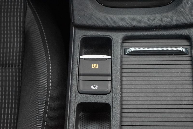 Škoda Octavia 2.0 TDI AMBITION*DPH*ČR 1.MAJ* - fotka 20 z 38