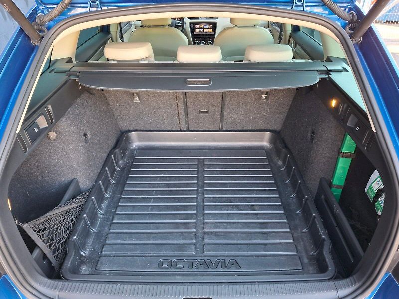 Škoda Octavia (2019) Combi Style Plus DSG 2,0TSi 14 - fotka 8 z 34