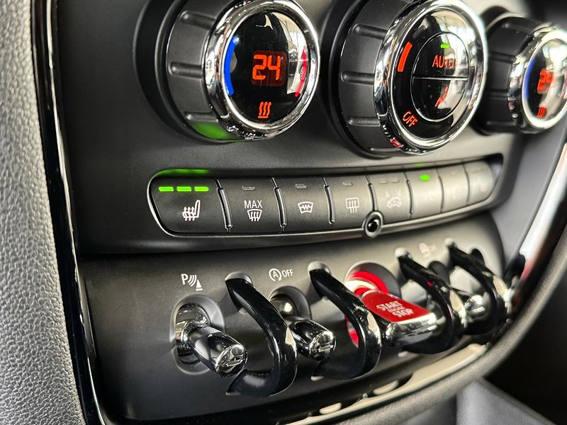 Mini Clubman S ALL4*141kW*LED*Navi*KeyLess - fotka 23 z 33