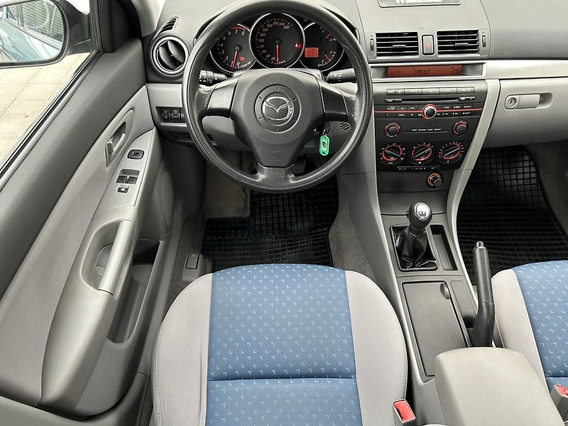 Mazda 3 1.6 i . - fotka 14 z 22