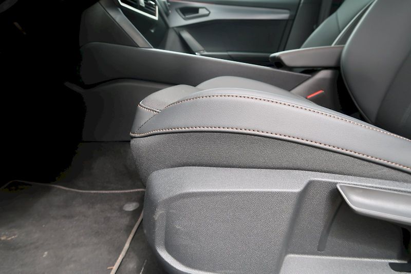 Cupra Formentor (2024) 2.0 TSI 140 kW 4x4 DSG - fotka 21 z 28