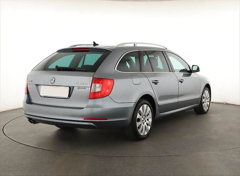 Škoda Superb (2011) Comfort 2.0 TDI, 4X4, Automat - fotka 5 z 18