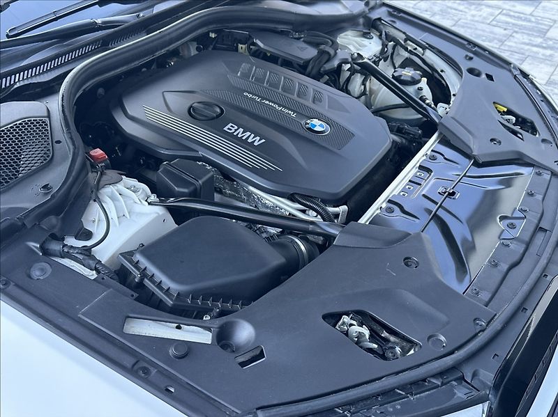 BMW Řada 5 3,0 530d 265PS  M Performance - fotka 48 z 54