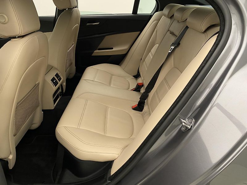 Jaguar XE 2.0D 132kW PURE AUT  - fotka 5 z 40