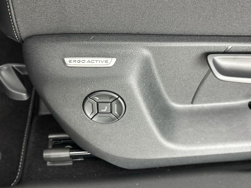 Volkswagen Tiguan (2025) R-Line - fotka 27 z 30