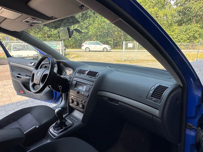 Škoda Octavia (2007) 2.0 TDi, 4x4, tažné - fotka 30 z 36