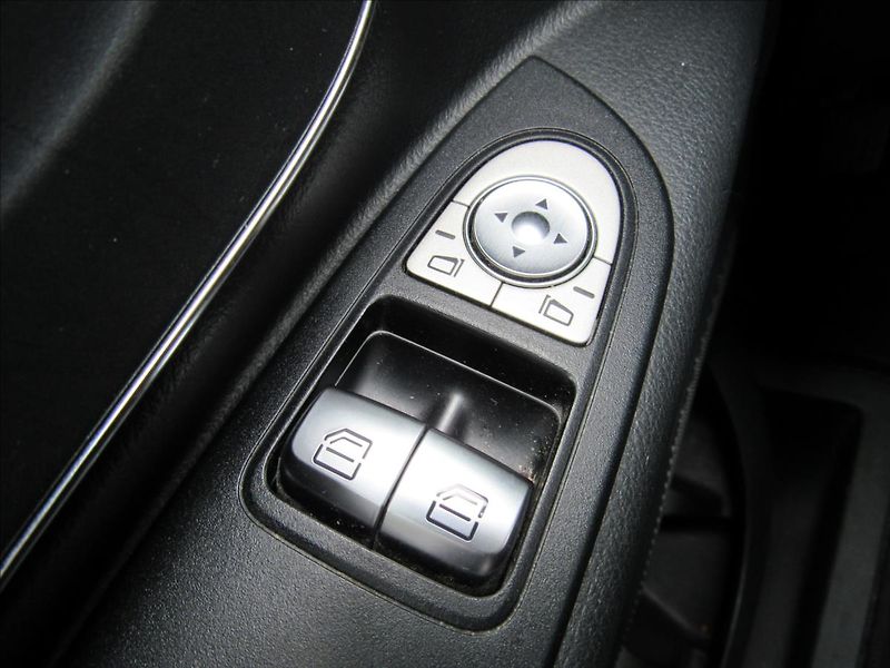 Mercedes-Benz Vito 2,1 d 114CDi 100KW 8 míst - fotka 24 z 28