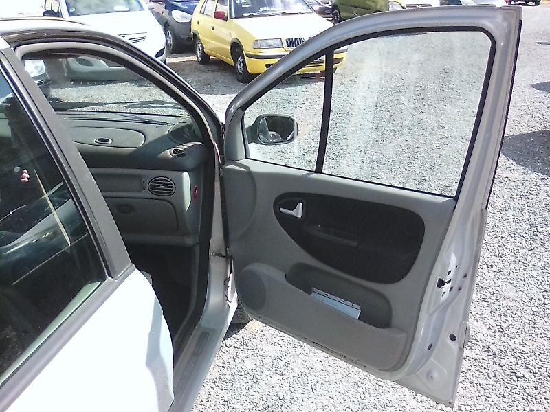 Renault Scénic (2002) 1.9 Dci Expression, jede dobře - fotka 18 z 30