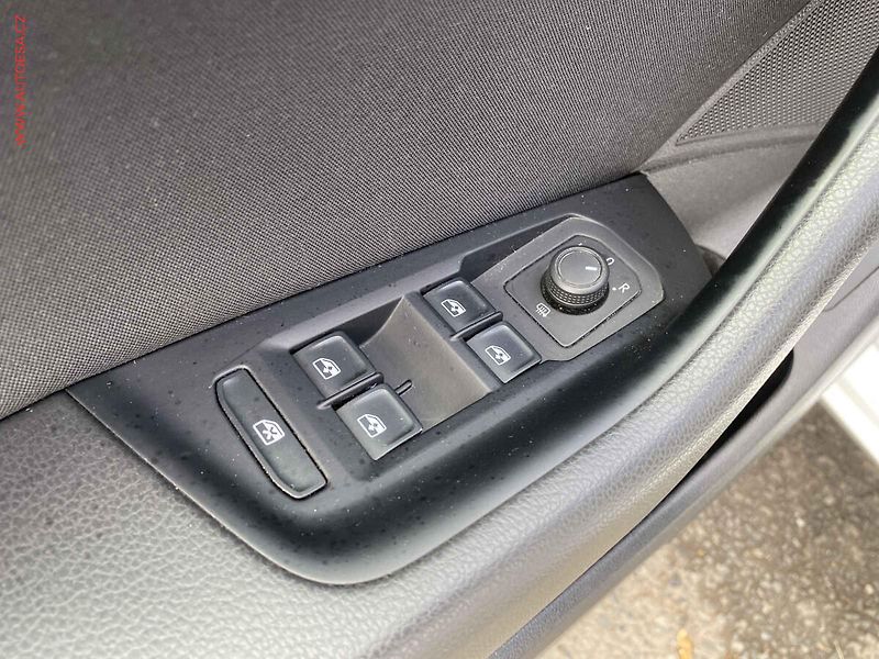 Volkswagen Passat (2023) 2.0 TDi, Business, DSG, LED - fotka 13 z 19