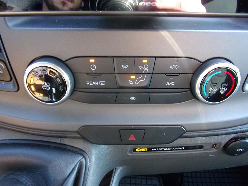 Ford Transit Custom 2.0 TDCi KLIMA ZÁRUKA 6 míst - fotka 25 z 35