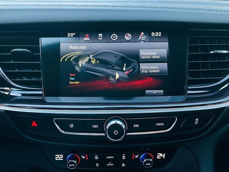 Opel Insignia 2.0CDTi KAMERA VÝHŘEV SERVISKA - fotka 45 z 51