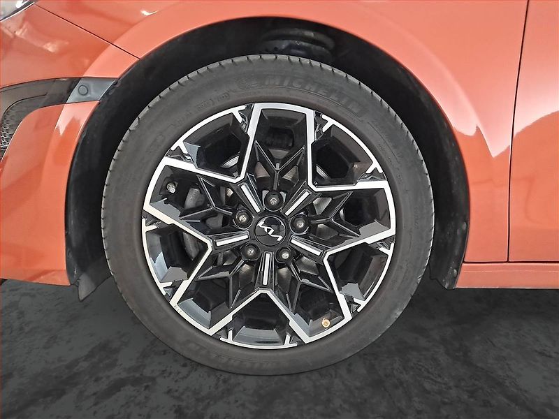 Kia Ceed (2023) GT Line 1.5 T-GDI - fotka 15 z 18